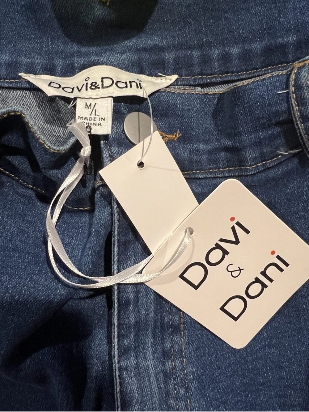Two-Tone Beige Cargo Pants with Dark Blue Waist - Davi & Dani Size M/L - Picture 3 of 3